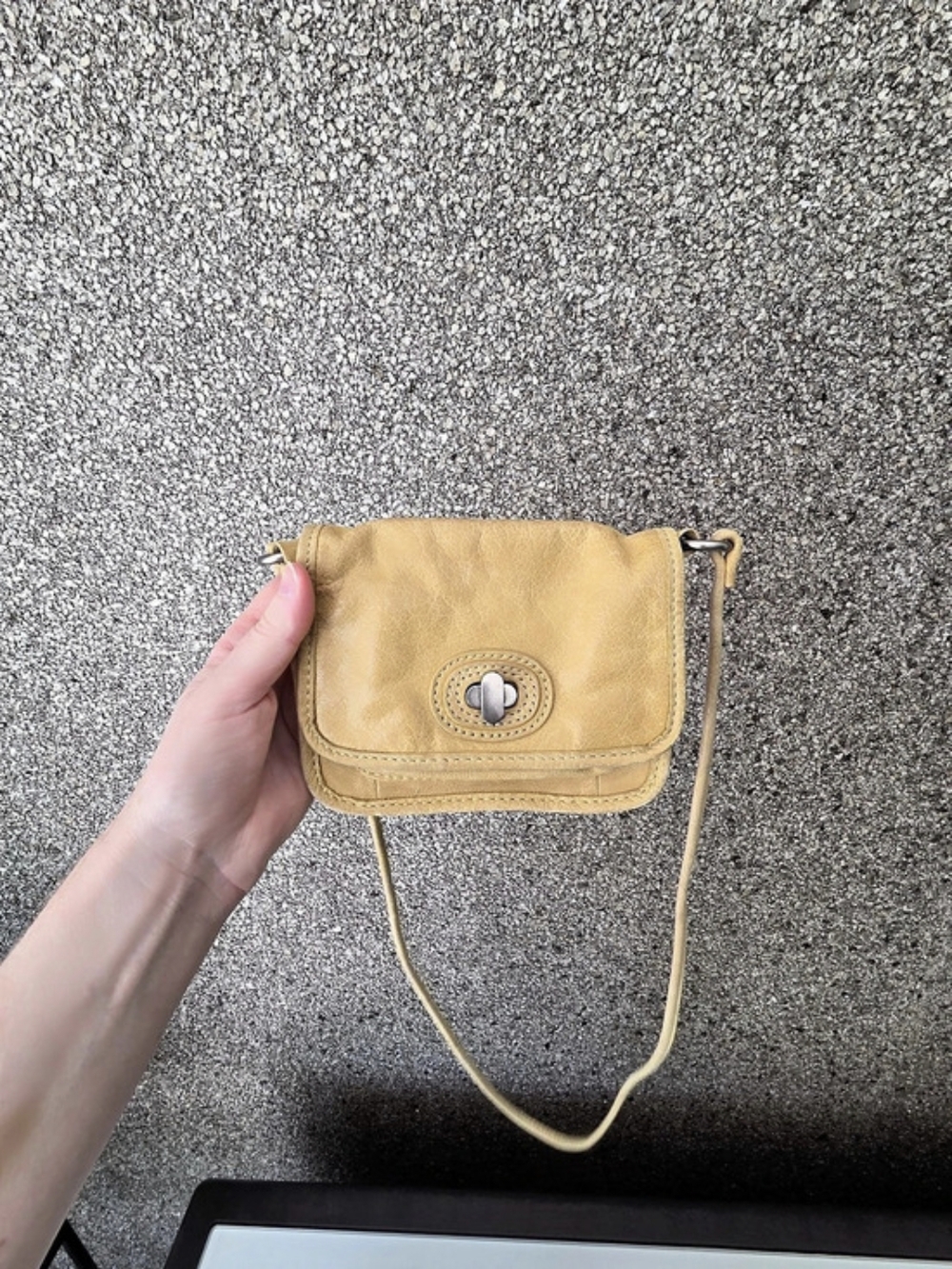 Fossil Crossbody Bag in Yellow - Well Loved